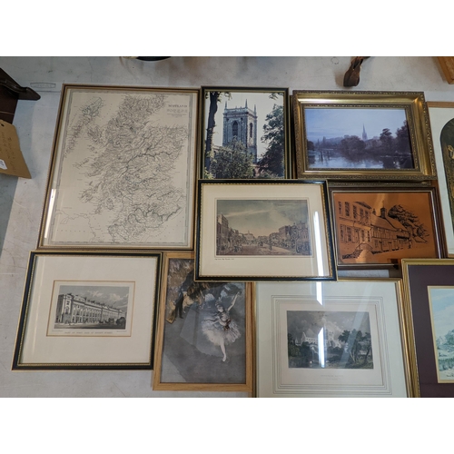 389 - A mixed lot of framed and glazed pictures and engravings to include a view of High Wycombe High Stre... 