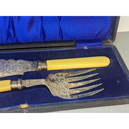 79 - A pair of cased early 20th century fish knife and fork, the knife having a silver collar
Location: R... 