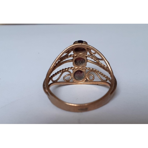 184 - A 9ct gold and 3 red stone cabochon ring in the Eastern style with filigree design, total weight 2.9... 