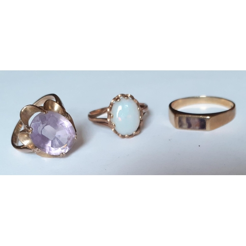 191 - A 9ct gold ring with amethyst coloured cabochon in a contemporary floral mount, total weight 3.21g t... 