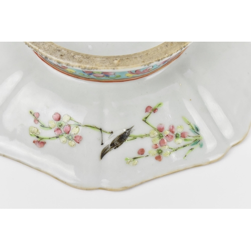 16 - A Chinese Qing dynasty porcelain footed dish, 19th century, Tongzhi period (1856-1875), of lobbed oc... 