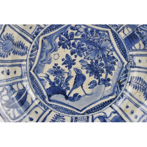 19 - A Chinese Qing dynasty blue and white porcelain kraak dish, 18th century, of circular form with cent... 