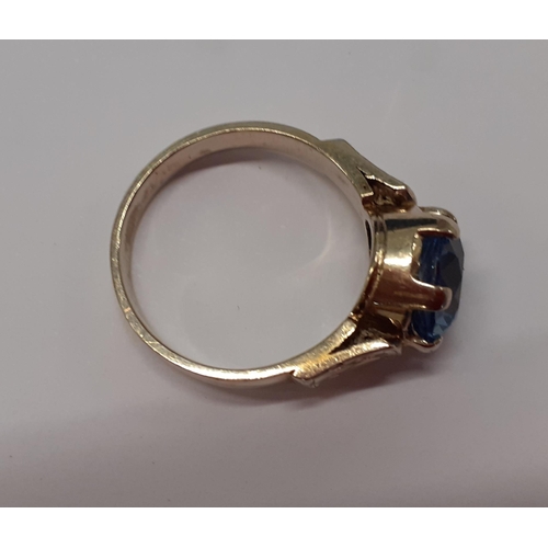 5 - A white metal ring, tests as 9ct white gold, having a turquoise cabochon on a raised mount, total we... 