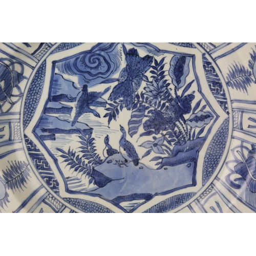 31 - A Chinese Qing dynasty blue and white porcelain kraak charger, probably Kangxi period (1661-1722), d... 