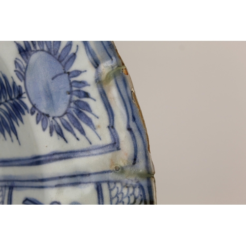 31 - A Chinese Qing dynasty blue and white porcelain kraak charger, probably Kangxi period (1661-1722), d... 