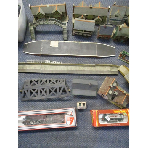 273 - A Triang Hornby 00 gauge model railway set including a boxed R 153 Tolgus Tin Co Loco, carriage, ten... 