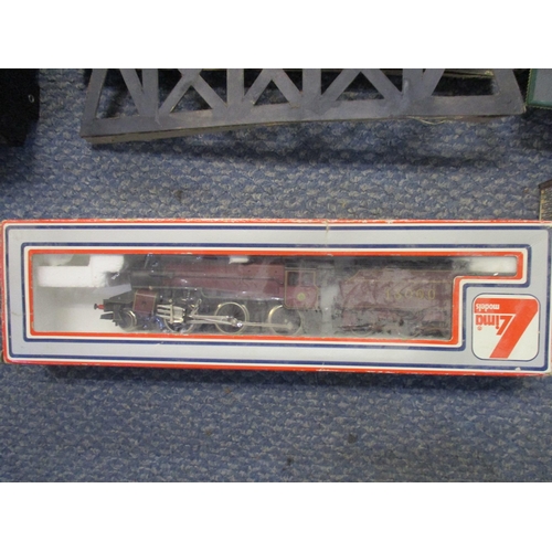 273 - A Triang Hornby 00 gauge model railway set including a boxed R 153 Tolgus Tin Co Loco, carriage, ten... 