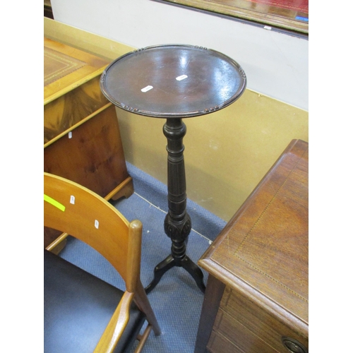 77 - A mixed lot of small furniture to include an Edwardian mahogany three drawer chest with inlaid decor... 