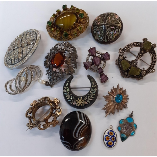 57 - A quantity of vintage costume jewellery to include 3 Scottish hard-stone brooches, an Art Deco style... 