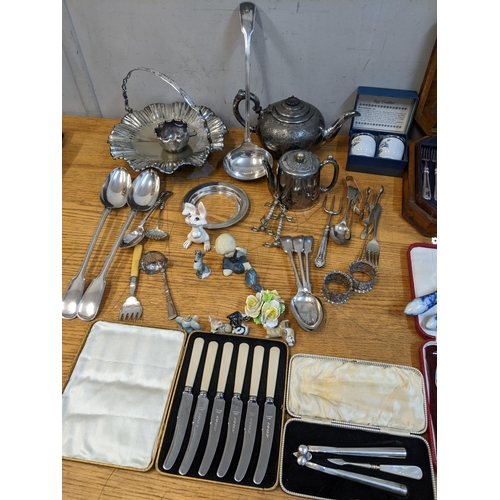 141 - Silver plate and ceramics to include a fiddle and thread pattern basting spoons and ladle, a bread b... 