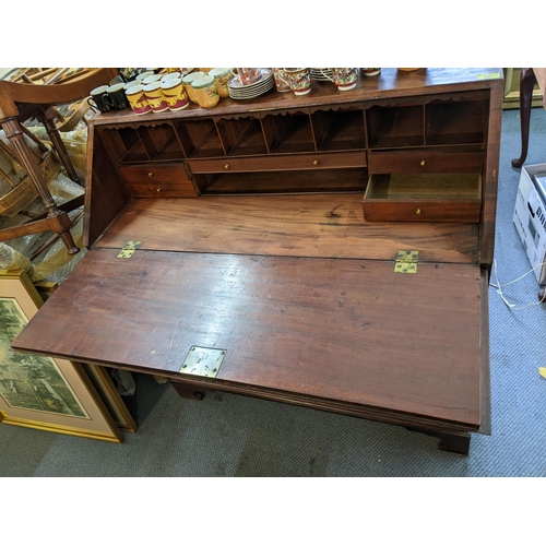 231 - A Georgian mahogany bureau having a fall flap above four graduated drawers, 103cm h x 102cm w
Locati... 