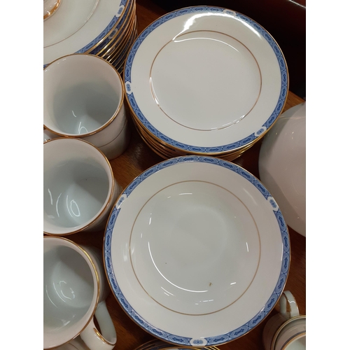 318 - THIS LOT HAS BEEN WITHDRAWN
A late 20th century Boots Fine china 'Blenheim' part dinner, tea and cof... 