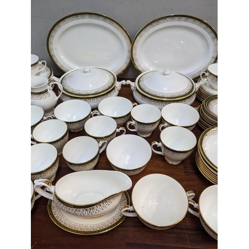 33 - A Royal Grafton Majestic pattern dinner service
Location: A4F