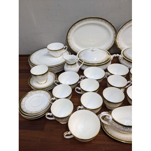 33 - A Royal Grafton Majestic pattern dinner service
Location: A4F