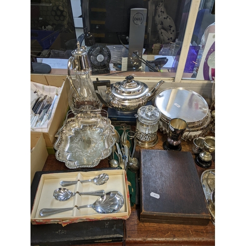 341 - A mixed lot of silver plate to include a caret jug, muffin dish, tankards, cutlery, teapot, trays an... 