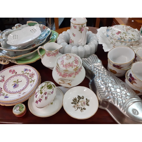 368 - Mixed 20th century ceramics and ornaments to include Royal Worcester Evesham ramekins, early 20th ce... 