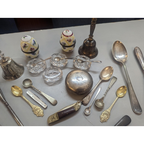 379 - A mixed lot of silver plate and other collectables to include flatware, souvenir spoons, glassware p... 