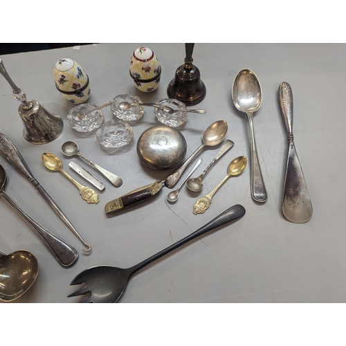 379 - A mixed lot of silver plate and other collectables to include flatware, souvenir spoons, glassware p... 