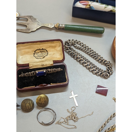 360 - A mixed lot to include silver plated flatware, a silver watch chain, a silver brooch in case, mixed ... 