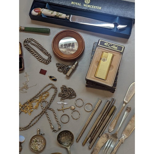 360 - A mixed lot to include silver plated flatware, a silver watch chain, a silver brooch in case, mixed ... 