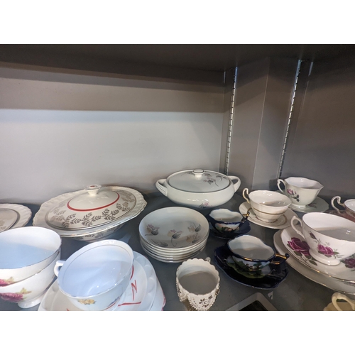 128 - A collection of tea cups and saucers and other ceramics to include Japanese examples, Anysley, Susse... 