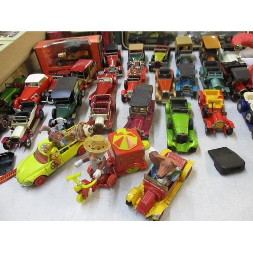 300 - A quantity of boxed and unboxed Matchbox, Lesney and Models of Yesteryear diecast models of vintage ... 