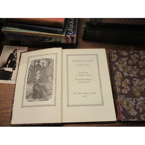 435 - A quantity of hardback and paperback books to include a 1909 edition of Mrs Beeton's Book of Househo... 