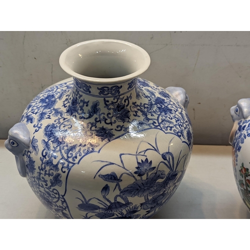 467 - Two 20th century Chinese vases, one decorated in polychrome enamels and the other in blue and white
... 