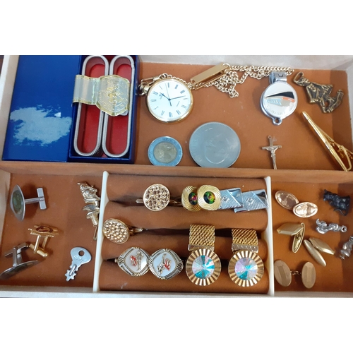 482 - A retro jewellery box and contents to include a small 
9ct gold cross pendant 1.4g, and 1960s/70s ge... 