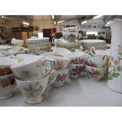 282 - A large selection of tea wares to include Rostyn China, Duchers, Queen Anne, Royal Vale, Sutherland ... 