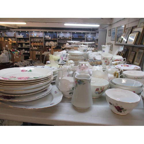 282 - A large selection of tea wares to include Rostyn China, Duchers, Queen Anne, Royal Vale, Sutherland ... 