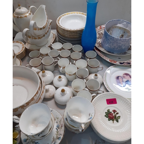 438 - A quantity of 20th century ceramics to include a Wedgwood 'Whitehall' part dinner service and Royal ... 