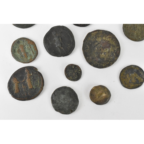 107 - Ancient Coinage - a group of mixed Western ancient coins to include bronze Roman Dupondius/Quadrons/... 