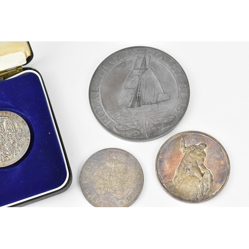 118 - Commemorative medals to include an Italian 1975 guerrino mattia monassi silver medal commemorating S... 