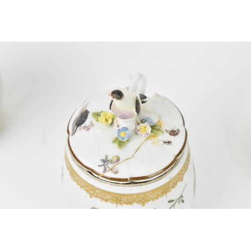 195 - An 18th century Meissen porcelain barrel-shaped mustard pot, painted with birds, butterflies and flo... 