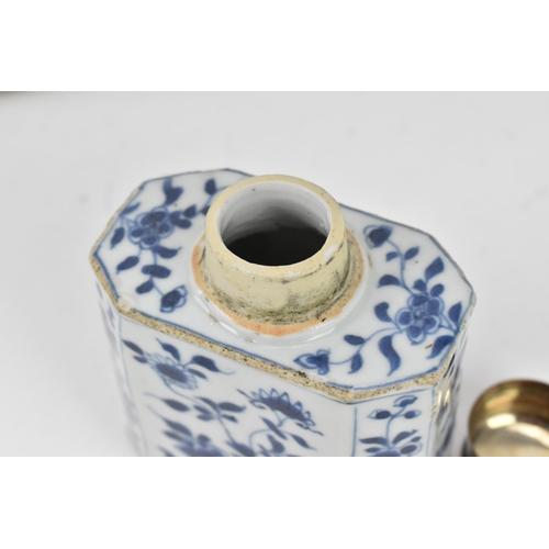 58 - A Chinese Qing dynasty blue and white porcelain tea caddy, 18th century, probably Qianlong period (1... 