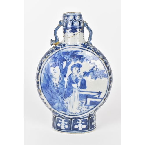 27 - A Chinese blue and white porcelain moon flask, early 20th century, the circular body with figure in ... 