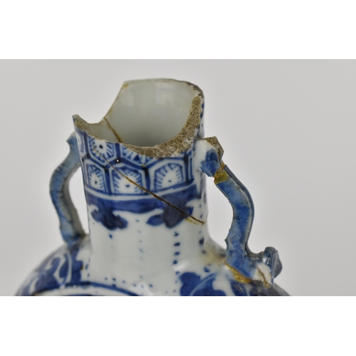 27 - A Chinese blue and white porcelain moon flask, early 20th century, the circular body with figure in ... 