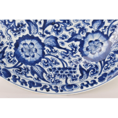 45 - A Chinese Qing dynasty blue and white porcelain charger, possibly Kangxi period (1661-1722), of circ... 