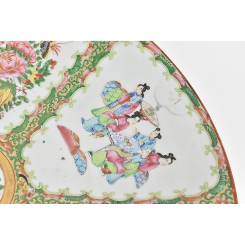 48 - A large Chinese Canton export porcelain charger, 19th century, in the famille rose palette, of circu... 