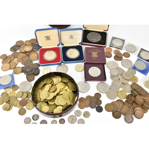 114 - Mixed British coinage to include Victorian and later shillings, sixpence and others, 19th century ga... 