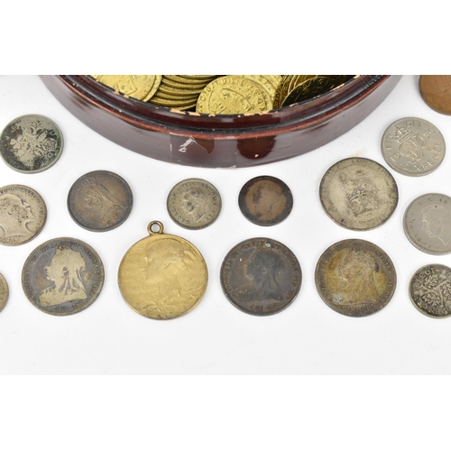 114 - Mixed British coinage to include Victorian and later shillings, sixpence and others, 19th century ga... 