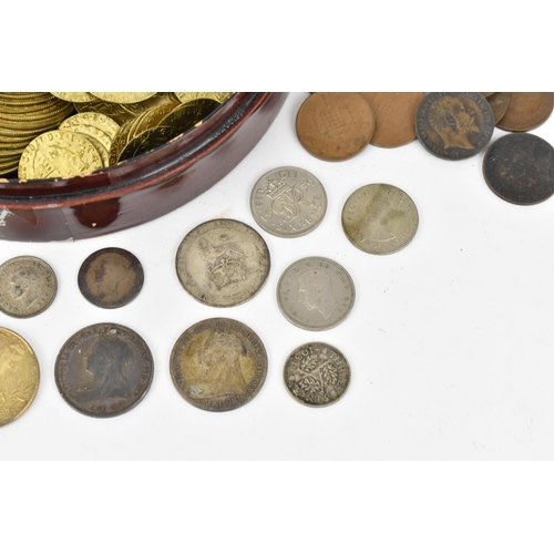 114 - Mixed British coinage to include Victorian and later shillings, sixpence and others, 19th century ga... 