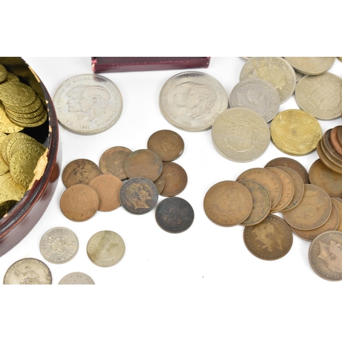 114 - Mixed British coinage to include Victorian and later shillings, sixpence and others, 19th century ga... 