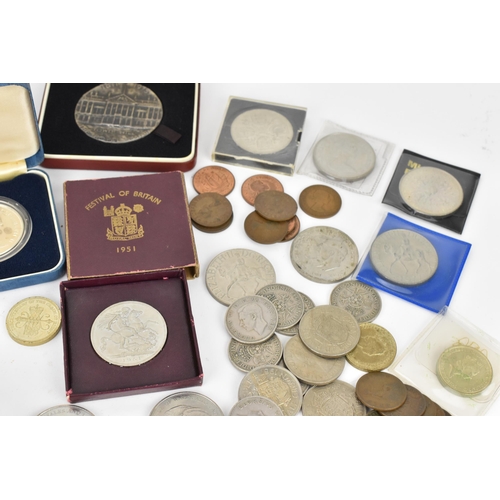 114 - Mixed British coinage to include Victorian and later shillings, sixpence and others, 19th century ga... 