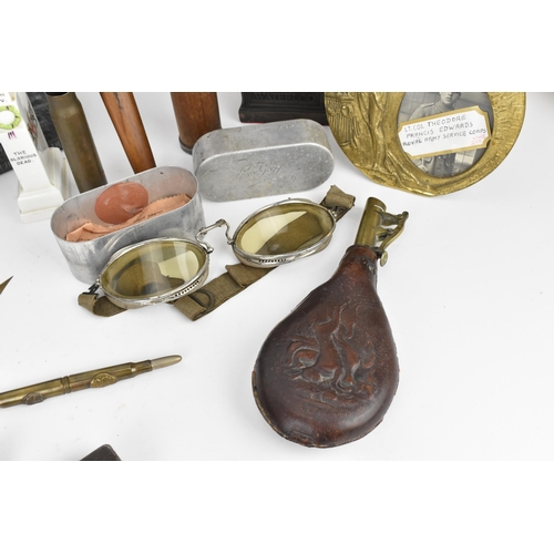 154 - British Military interest - a mixed collection of First and Second World War items and related items... 