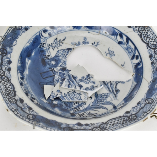 78 - A small collection of Chinese porcelain, to include a near pair of 18th century blue and white octag... 