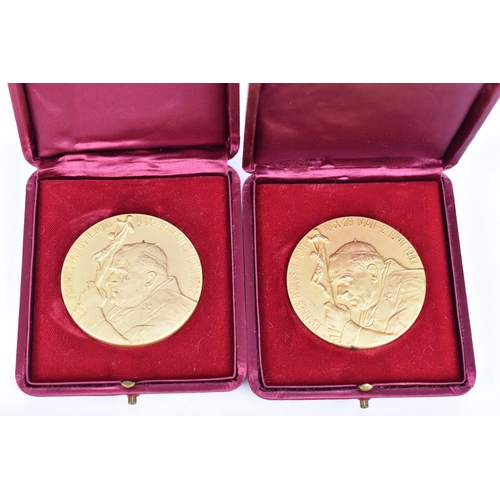 164 - Pope John Paul II visit to the United Kingdom Commemoration medals 1982, each in a red presentation ... 