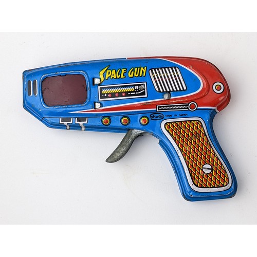 92 - A vintage Shudo Japanese tin plate 'Space Gun' with sound effects
Location: 1:3