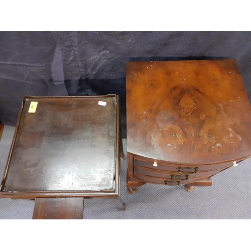 80 - An early 20th century walnut bedside chest of three drawers together with a mahogany occasional tabl... 